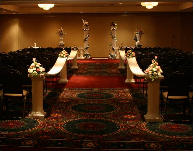 DECORATED WEDDING AISLE PILLARS