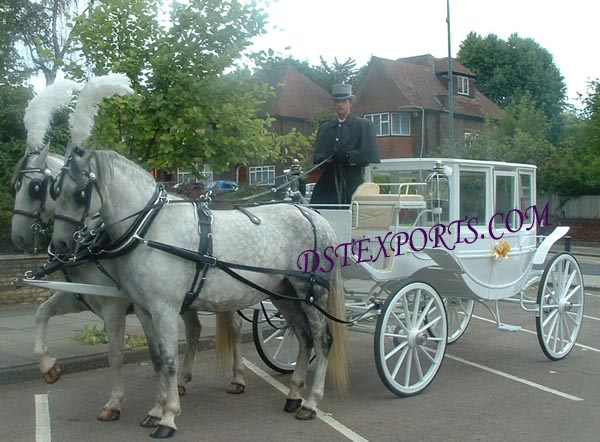 WEDDING WHITE COVERED CARRIAGE