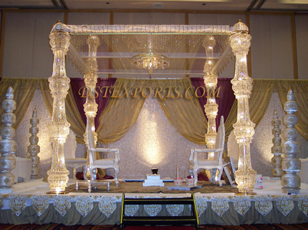 LIGHTED WEDDING CRYSTAL PILLARS