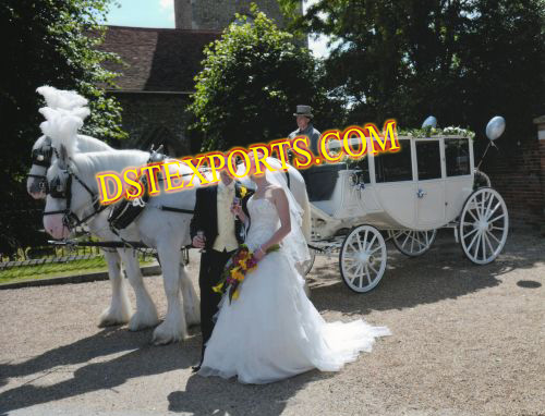 WEDDING WHITE VICTROIA CARRIAGE