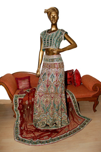 NEW INDIAN WEDDING EMBROIDERY LEHENGA