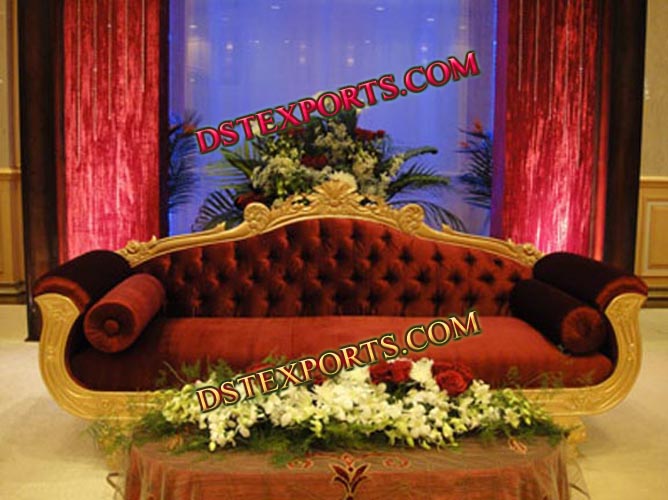 ROYAL WEDDING GOLD LOVE SEATER
