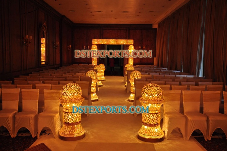 WEDDING AISLEWAY GOLD CRYSTAL PILLARS