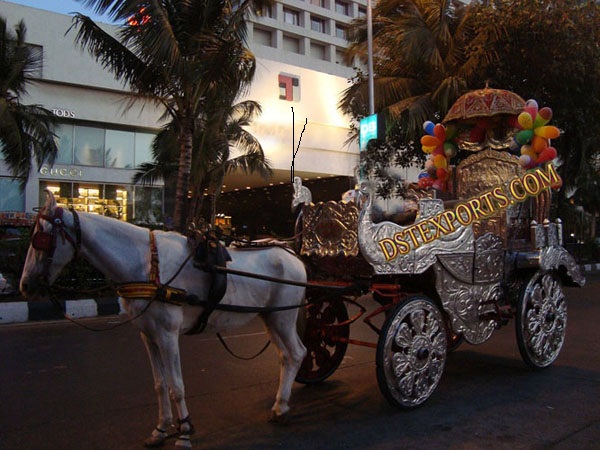 STYLISH MUMBAI VICTORIAN CARRIAGE