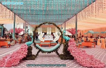 Peacock With Metal Seat For Wedding Photo Booth