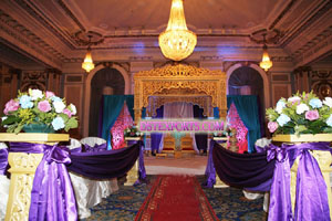 INDIAN WEDDING GOLDEN JADHA AKBER MANDAP