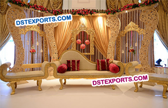 Swan Wooden Pillar Wedding Stage