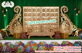 Pakistani Mehndi Stage Golden Paisley Decor